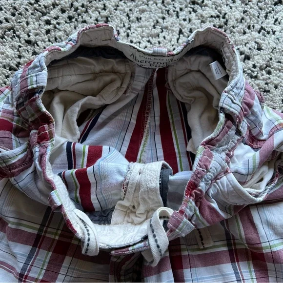 Abercrombie & Fitch Plaid Shorts Red White Casual Slightly Distressed Men’s 32 - Picture 3 of 16